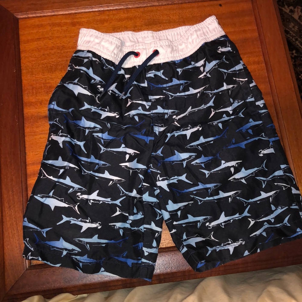 Swim trunks with pockets